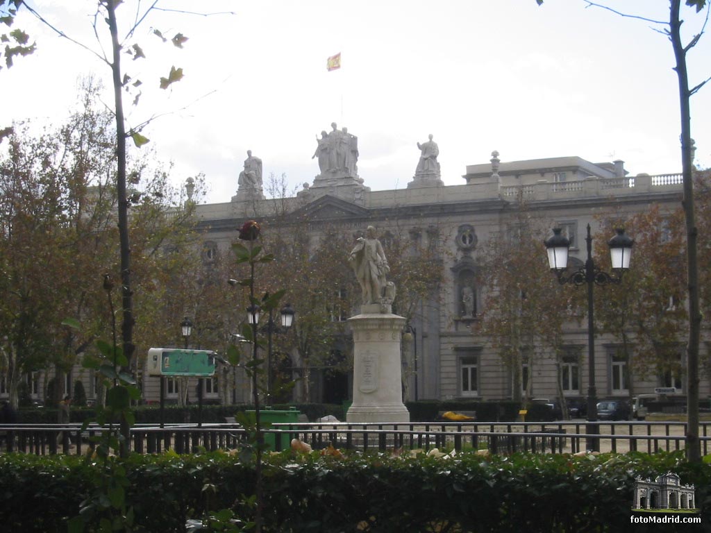 Plaza de la Villa de Pars