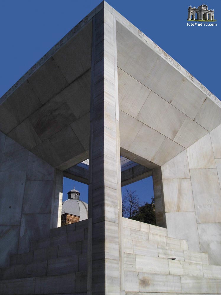 Monumento a la Constituci�n de 1978
