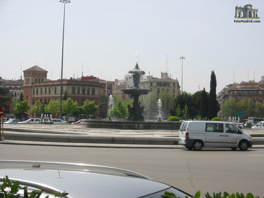 Fuente de la Alcachofa - Glorieta Emperador Carlos V